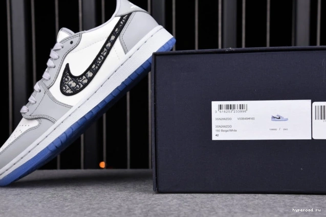 1 LOW shoe X CN8607-002 (DR OG box) JORDAN DR 0522
